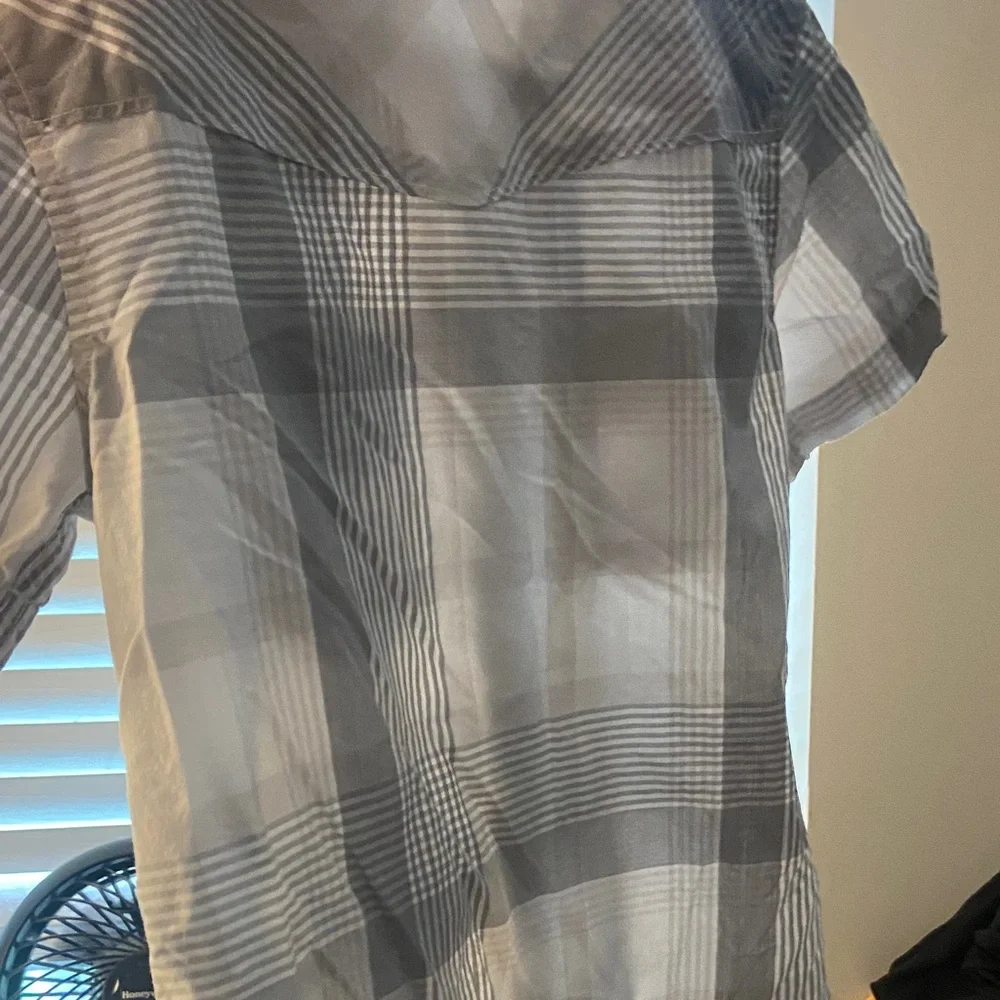 Old Navy Gray and White Plaid Snap-Front Shirt size small